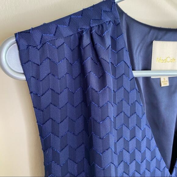 Modcloth Dress Blue Sleeveless VNeck Button Top Tie Waist Arrow Size Small NWOT - Picture 4 of 8